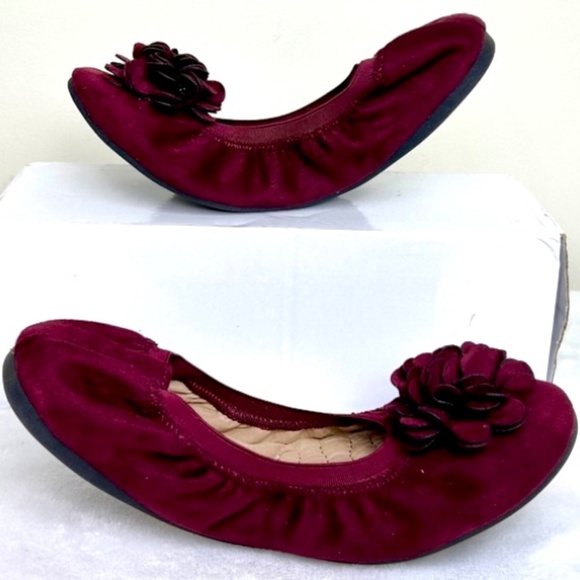 Ollio Shoes - Ollio Burgundy Faux Suede Decorative Flower Slip On Comfort Ballet Flat Size 8